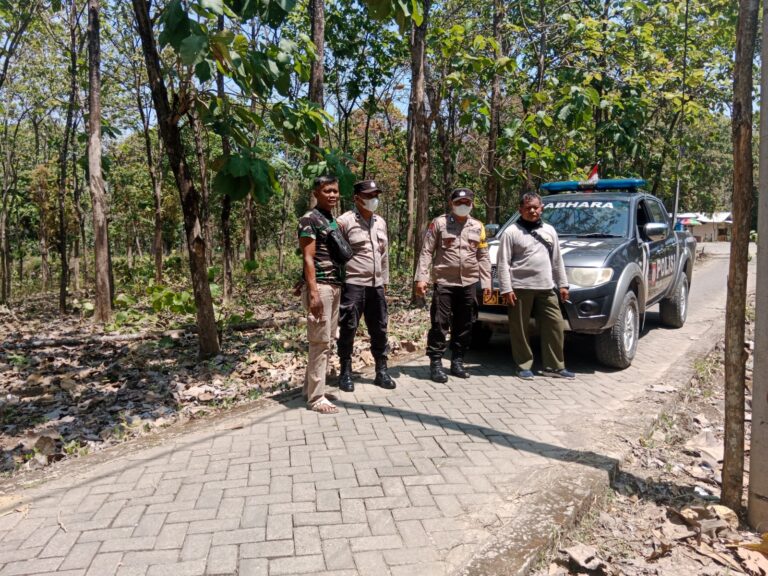 Antisipasi Karhutla, Polsek Karanganyar Gelar Patroli Gabungan Di Kawasan RPH Payak