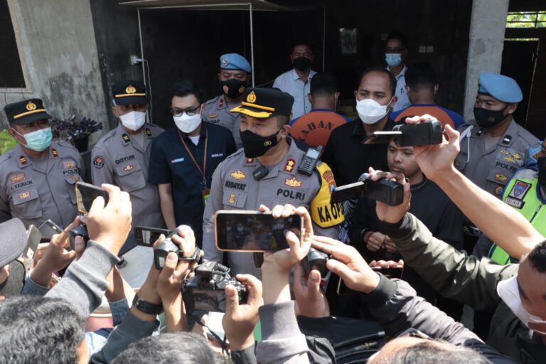Berhasil Ungkap Pengoplosan LPG Bersubsidi, Polres Jombang Amankan Tersangka dan Ratusan Tabung LPG 3 kg