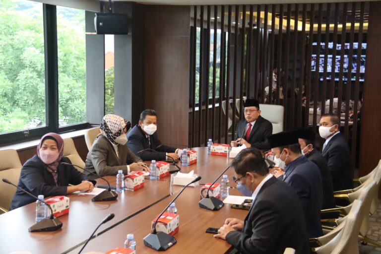 Arahan dan Pembinaan serta Pengucapan Pakta Integritas Oleh Sekretaris MA Kepada Pada Pejabat Eselon I dan II di Lingkungan MA RI