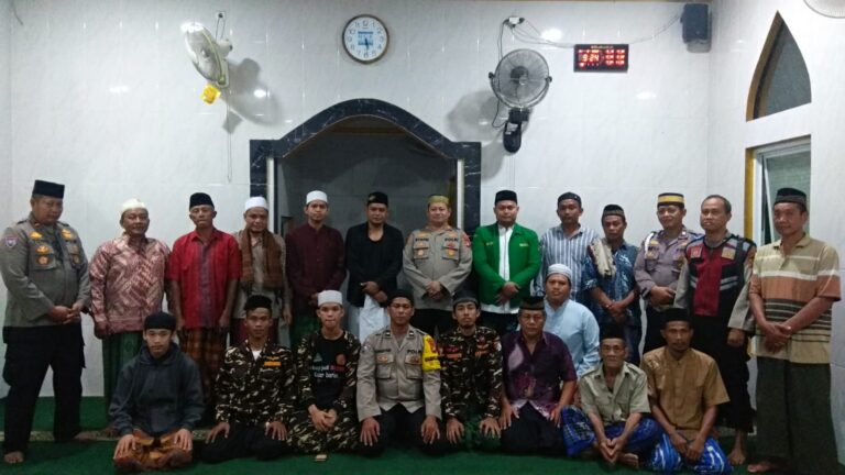 Gencarkan Giat Suling Dakmas, Kapolsek Kalideres AKP Syafri Wasdar Berikan Himbauan Kamtibmas di Musholla Al Ikhwan