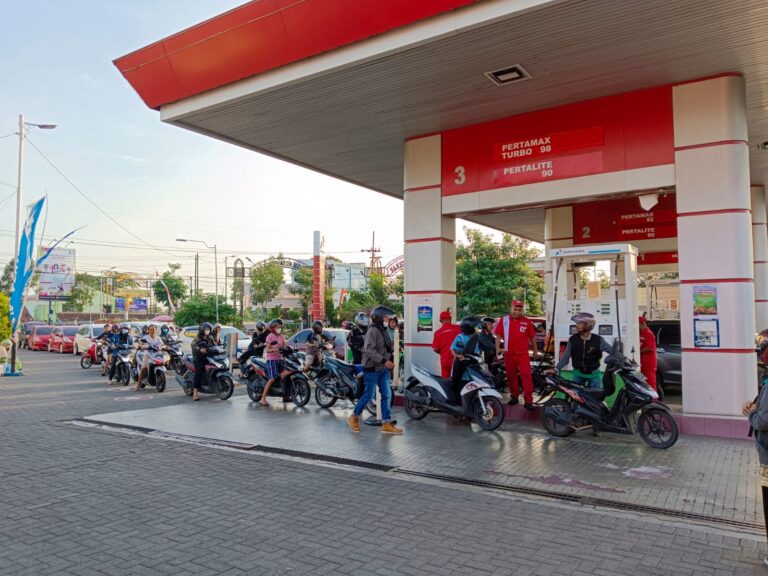 Masyarakat Madiun Tidak Panic Buying Pasca Kenaikan BBM, Asal Tidak Langka