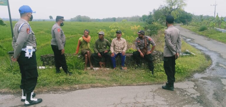 Polsek Sine Ajak Petani Tidak Lagi Menggunakan Jebakan Tikus Beraliran Listrik