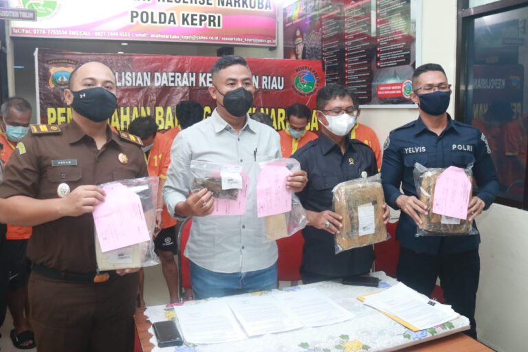PEMUSNAHAN BARANG BUKTI NARKOTIKA JENIS SABU, KOKAIN DAN NARKOTIKA JENIS GANJA OLEH DITRESNARKOBA POLDA KEPRI