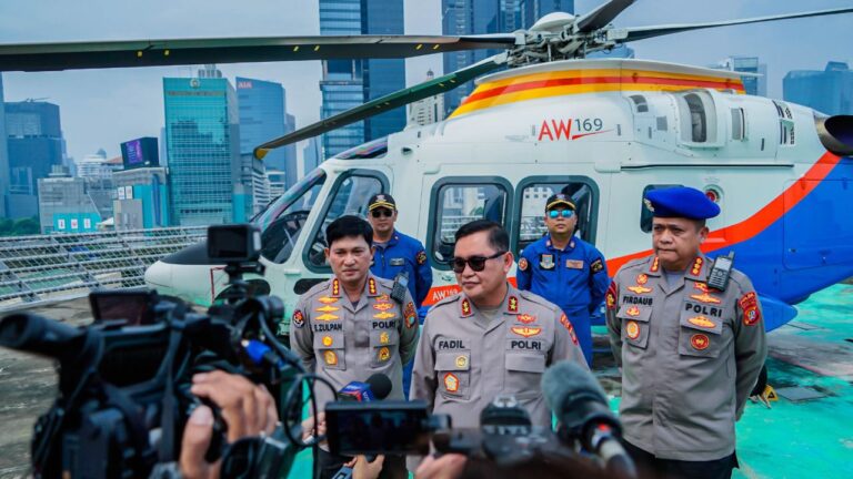 Kapolda Metro Jaya Lakukan Patroli Udara Pantau Situasi Jakarta.
