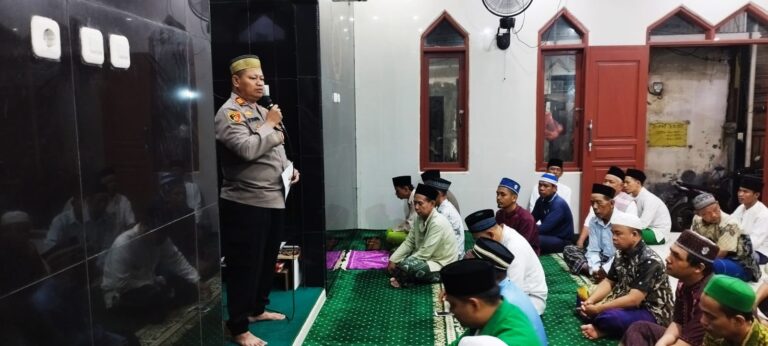 Kunjungi Musholla Nurul Iman dalam Giat Suling Dakmas, Kapolsek Kalideres Himbau Kamtibmas