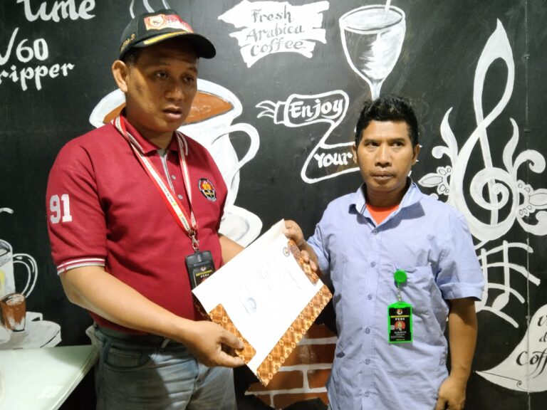 Pimpinan Umum BPI Lantik dan Menyerahkan Surat Keputusan Kepada Perwakilan Jawa Timur