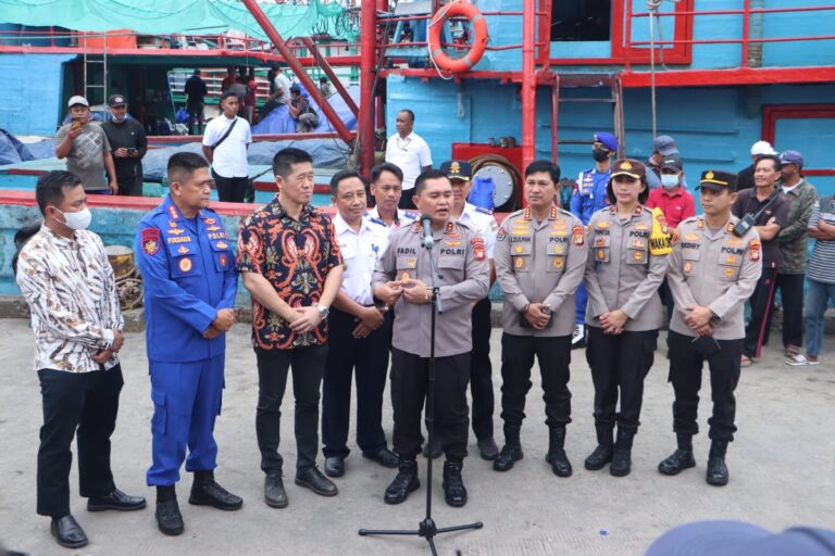 Kapolda Metro Jaya Buka Pelatihan Basic Safety Training (BST) Kapal Layar Motor kepada Masyarakat Nelayan Pesisir Jakarta
