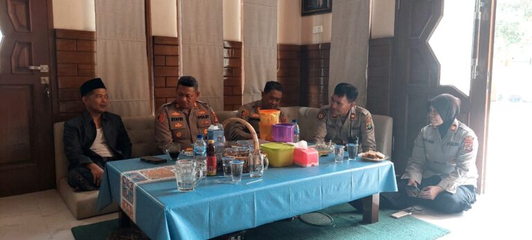 Kapolsek Kalideres Kunjungi Ponpes Miftahul Huda di Kelurahan Semanan