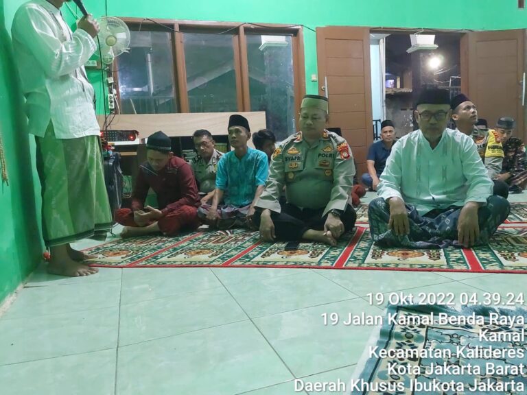 Polsek Kalideres Safari Subuh di Musholla Nurul Hidayah