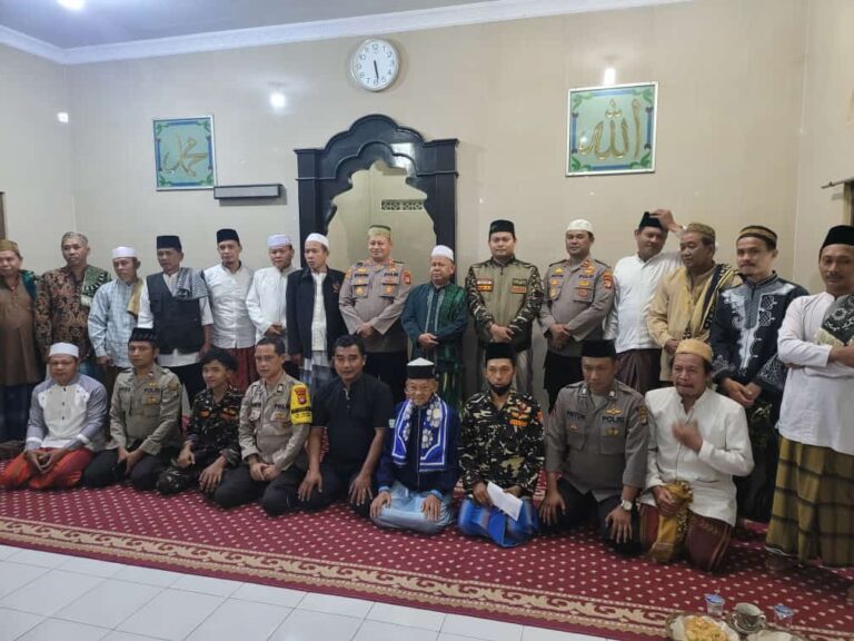 Kapolsek Kalideres Terus Gencarkan Safari Sholat Subuh Berjamaah Kali Ini Berkunjung di Musholla Darul Muttaqim