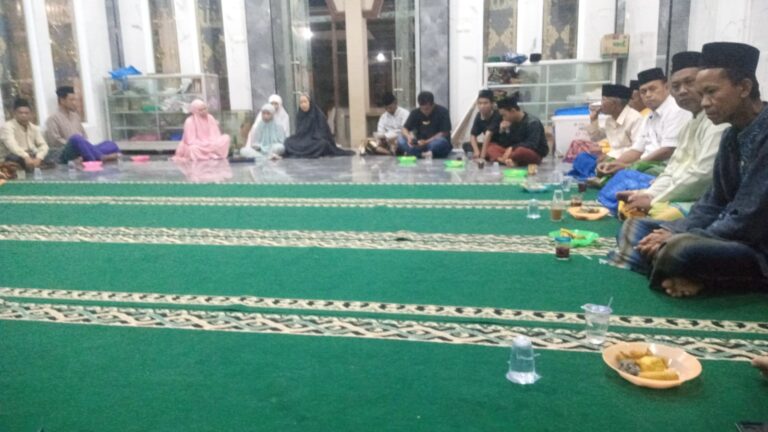 Suling Dakmas, Polsek Kalideres Gencarkan Sholat Subuh Berjamaah Serta Himbauan Kamtibmas di Musholla At Taqwa