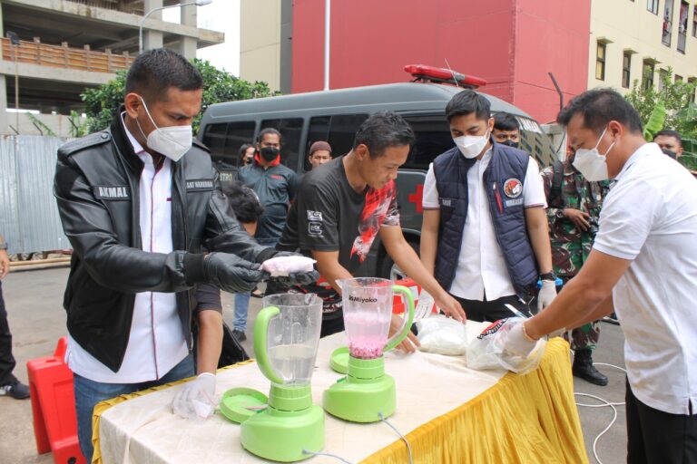 Sat Narkoba Polres Metro Jakbar Lakukan Pemusnahan Barang Bukti Narkoba Senilai 131 Miliyar Rupiah