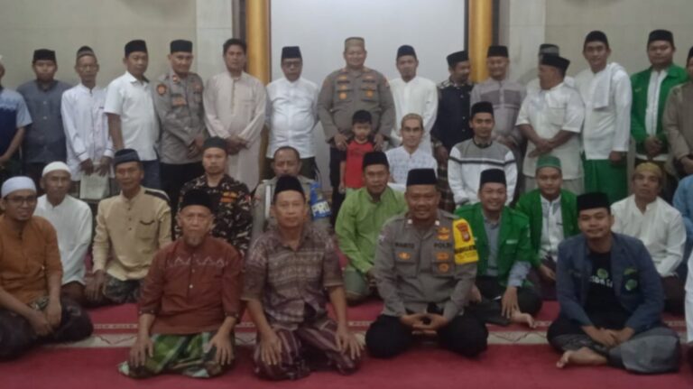 Suling Dakmas, Kapolsek Kalideres Pererat Silaturahmi Serta Himbau Kamtibmas di Musholla At Taufiq