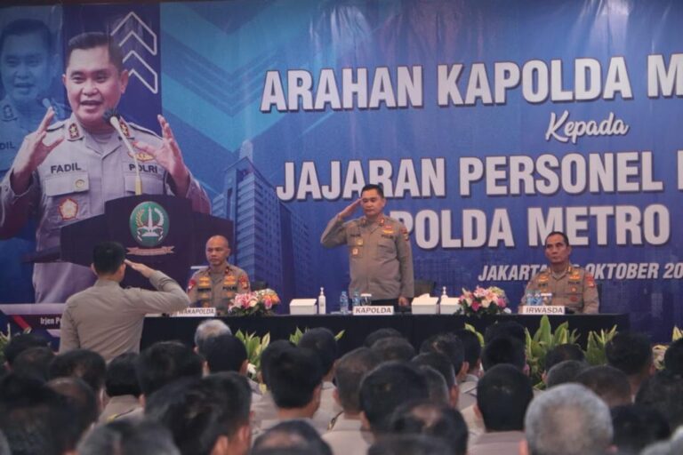 Kapolda memberikan arahan ke Satker Binmas Jajaran Polda Metro Jaya.