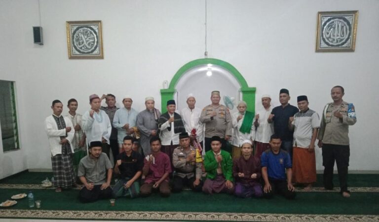 Safari Sholat Subuh Berjamaah, Kapolsek Kalideres Himbau Kamtibmas di Musholla Al Istiomah