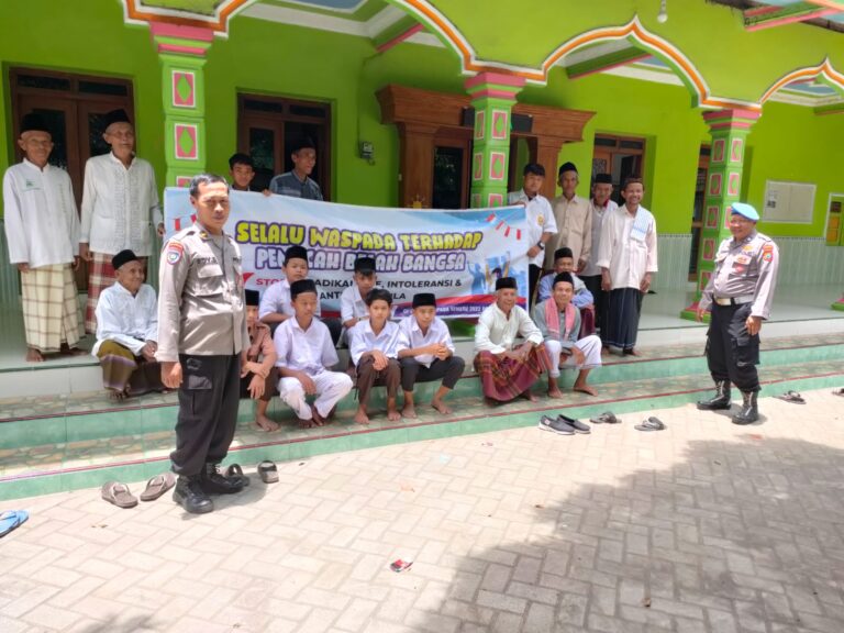 Polsek Paron Binluh Wawasan Kebangsaan di Ponpes Mabaul Hikmah