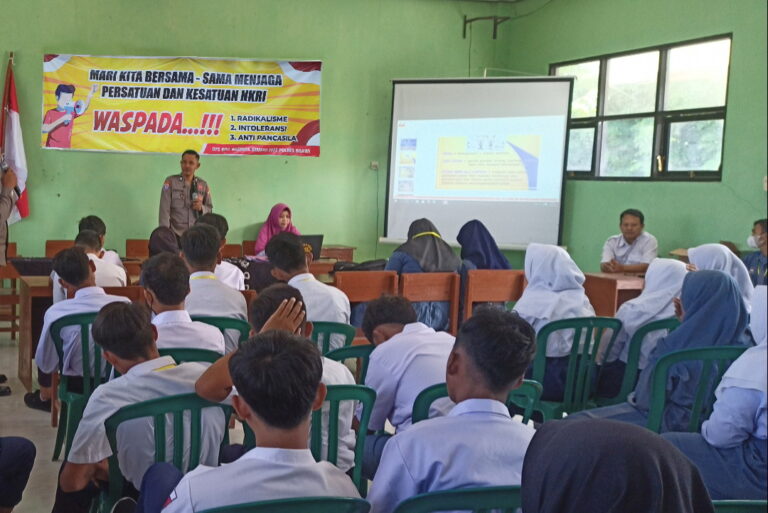 Antisipasi Faham Radikalisme, Polsek Widodaren Gelar Binluh di SMK PGRI 3 Walikukun