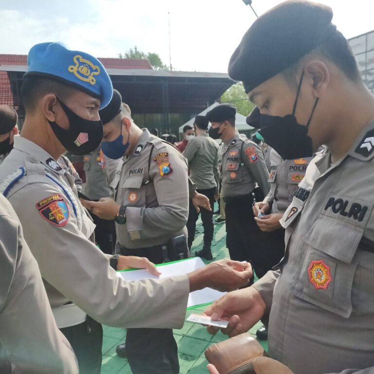 Sipropam Polres Ngawi Cek Kelengkapan dan Sikap Tampang Personel
