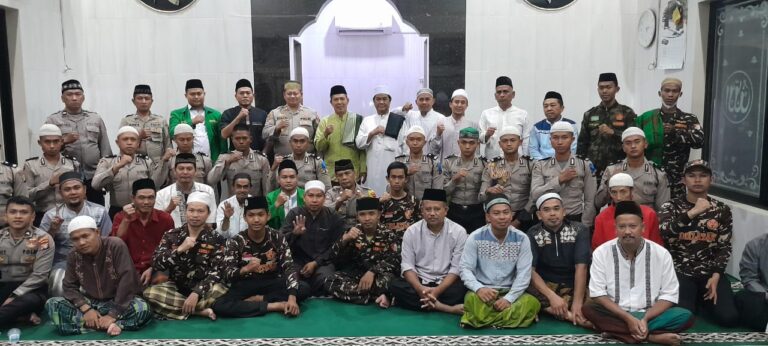 Kapolsek Kalideres Pimpin Giat Safari Sholat Subuh Berjamaah di Musholla Al Amiin