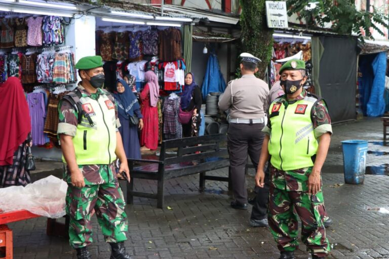 Tingkatkan Kesadaran Masyarakat, Petugas Gabungan Gelar Operasi Yustisi Secara Humanis