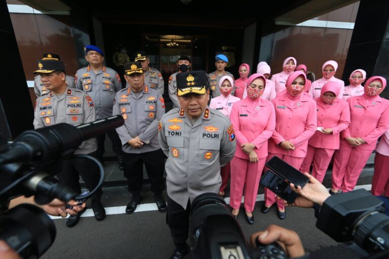 Peduli Bencana Alam, Polda Jatim dan Kemala Bhayangkari Salurkan Bansos ke Korban Gempa Cianjur