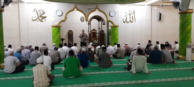 Berikan Himbauan Kamtibmas, Kapolsek Kalideres Giat Curhat Subuh di Masjid JAMI AL-ITTIHAD