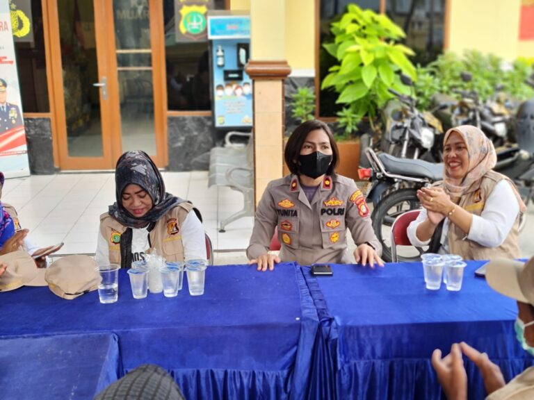 Plt Kapolres Pelabuhan Tj Priok Tatap Muka Dengan Pokdar Kamtibmas Muara Angke