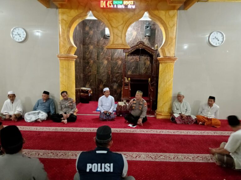 Curhat Subuh, Kapolsek Kalideres Kunjungi Masjid Jami Baitul Khoir Berikan Pesan Kamtibmas