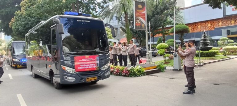 Polwan Polda Metro Jaya Dikerahkan ke Posko Bencana Gempa Bumi di Cianjur