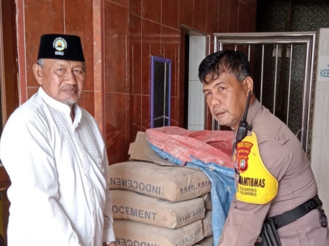 Bhabinkamtibmas Polsek Kalideres Metro Jakarta Barat Monetoring Maulid NABI di Masjid Jami Alhuda