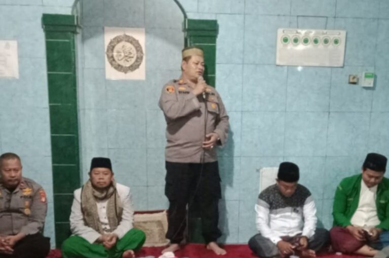 Ini Pesan Kapolsek Kalideres Saat Giat Safari Sholat Subuh Berjamaah di Musholla Al Ikhlas