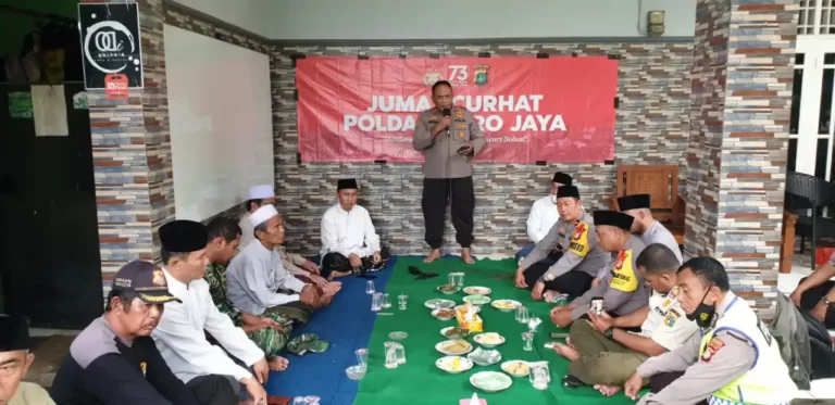 Jum’at Curhat, Kapolsek Kembangan Serap Aspirasi Bersama Toga dan Tomas