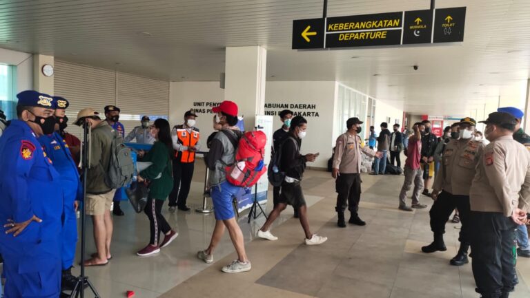 Polsek Sunda Kelapa Berikan Pelayanan Pengamanan Serta Himbauan Kepada Wisatawan