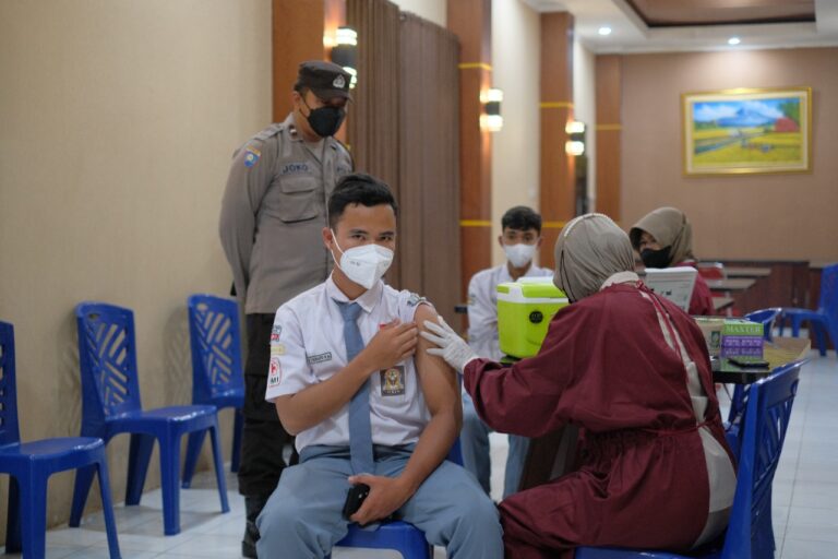 Polres Blitar Kota Gencarkan Vaksin Covid-19 dengan Menggelar Gebyar Vaksin Covid-19