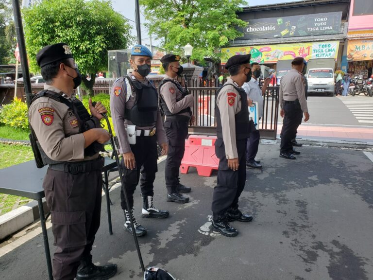 Pasca Ledakan Bom di Polsek Astanaanyar, Pengamanan Mapolres Blitar Kota Diperketat