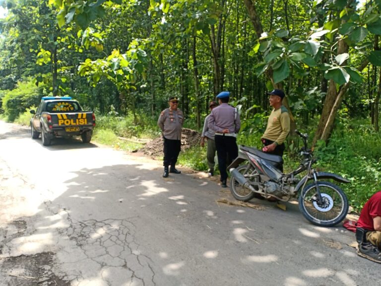 Peningkatan Perlindungan Hutan, Polsek Karanganyar Patroli di Kawasan Hutan BKPH Payak