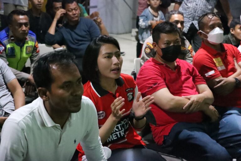 Polres Pelabuhan Tj Priok Gelar Nobar Final Piala Dunia Bareng Warga dan Penumpang Kapal