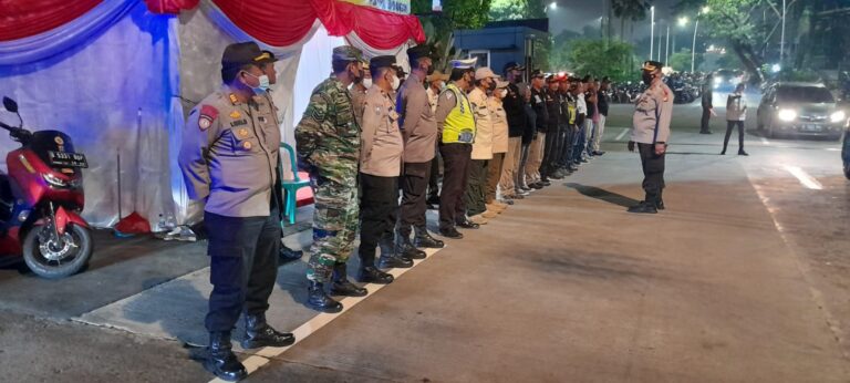 Polsek dan Tiga Pilar Kembangan Gelar Apel Bersama di Pospam Nataru