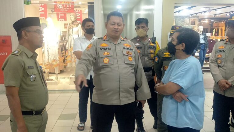 Kapolsek dan Tiga Pilar Kalideres Cek Kesiapan Pengamanan Malam Tahun Baru di Mall Daan Mogot