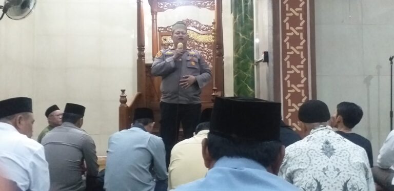 Kapolsek Kalideres Kembali Gencarkan Curhat Subuh, Kali ini Kunjungi Masjid Baitusy Sirqah