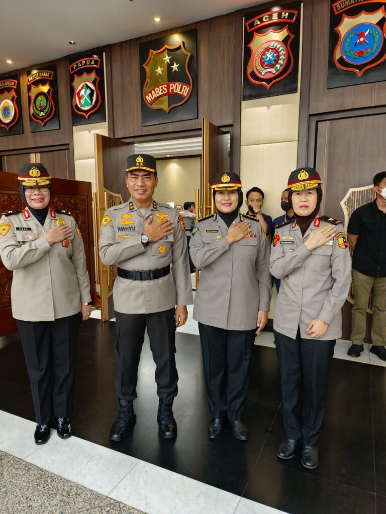 Polri Gelar Upacara Korps Raport ke 42 Pati dan 121 Pamen
