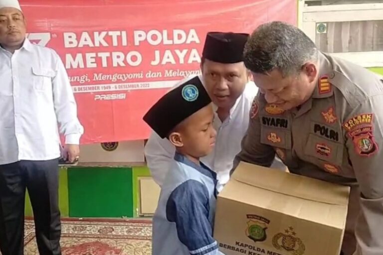 HUT Polda Metro Jaya ke 73, Polsek Kalideres Serahkan Bantuan Kapolda Untuk Anak Yatim