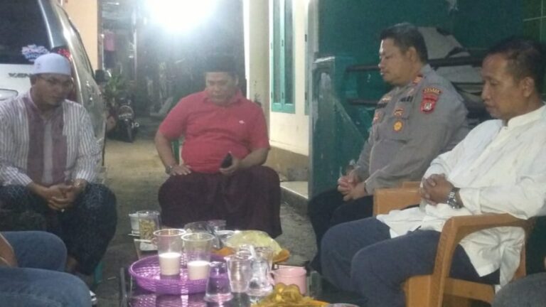 Kapolsek Kalideres Silahturahmi di Kediaman Tokoh Agama, KH Faturrahman