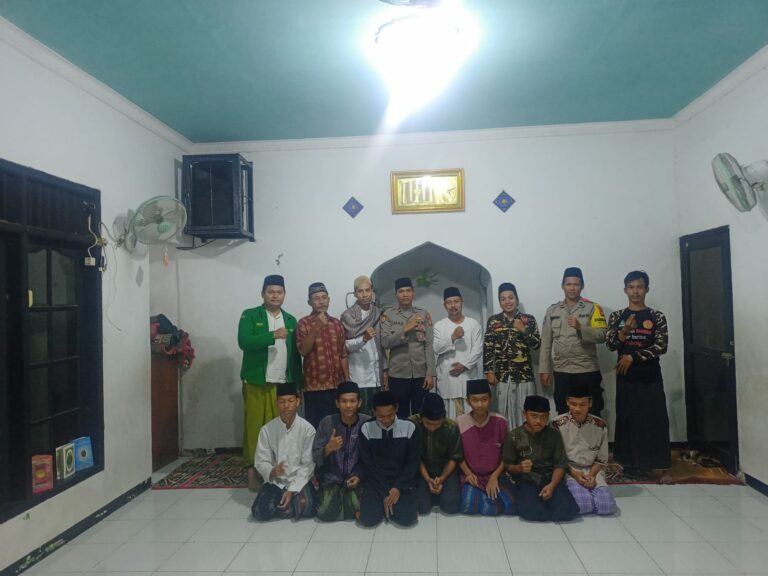 Polsek Kalideres Giat Sholat Subuh Berjamaah dan Berikan Himbauan di Mushola Al Amanah