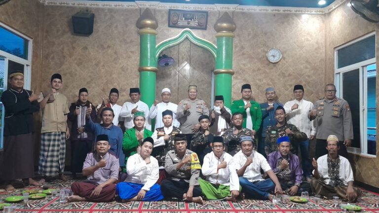 Kapolsek Kalideres Melaksanakan Kegiatan Curhat Subuh di Mushola Al Barkah