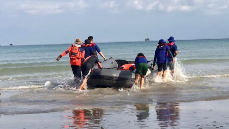 Satpolairud Polres Lingga Bersama BPBD Kabupaten Lingga Gelar Latihan Simulasi Penyelamatan Korban Tengelam di Laut