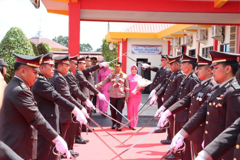 AKBP Tidar Wulung Dahono, S.H., S.I.K., M.H. Dilepas Dengan Linangan Air Mata Dari Polres Bintan