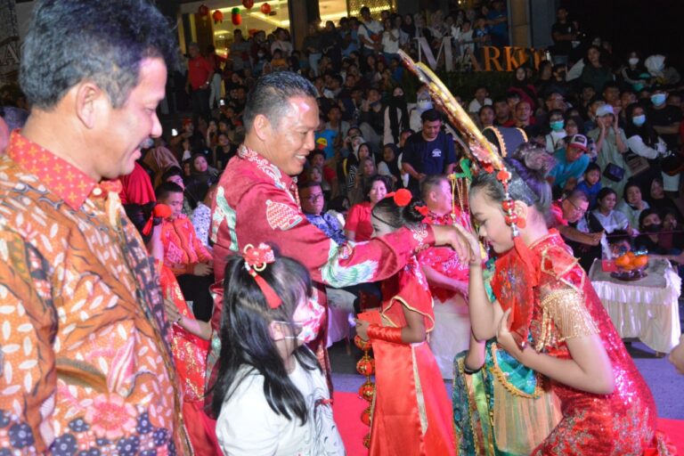 KAPOLDA KEPRI BERSAMA IPTI KEPRI HADIRI CHINATOWN IMLEK FESTIVAL