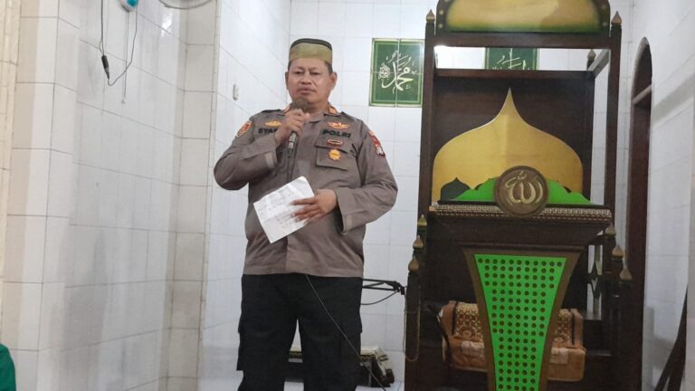 Kapolsek Kalideres Pimpin ‘Curhat Subuh’ di Masjid Jami Al Barkah