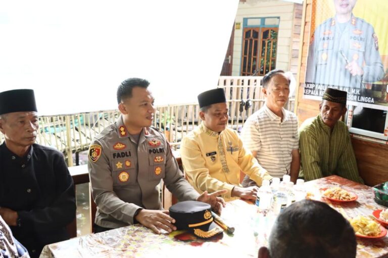 Tampung Keluhan Masyarakat, Kapolres Lingga Laksanakan Jumat Curhat Di Kecamatan Kepulauan Posek